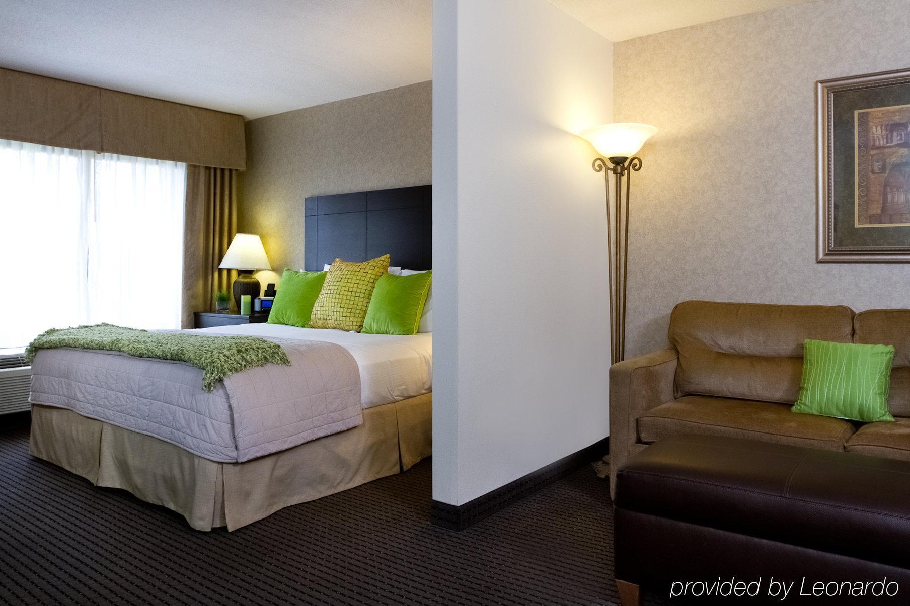 Holiday Inn Express & Suites Alpharetta, An Ihg Hotel Room photo